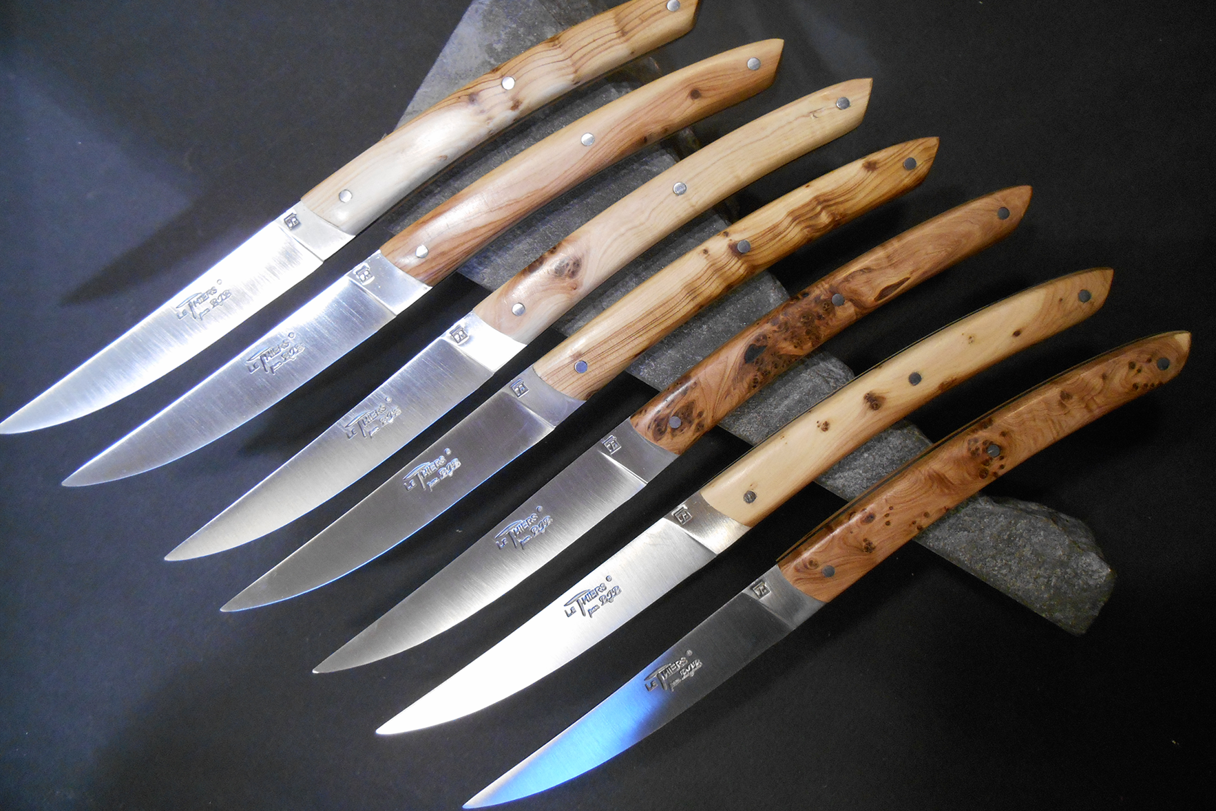 Coffret de 6 couteaux Thiers de table en genèvrier – Coutellerie le Murat.